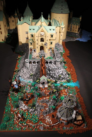 Illustration for article titled Check out a massive, detailed model of the Hogwarts School Of Magic made of LEGO